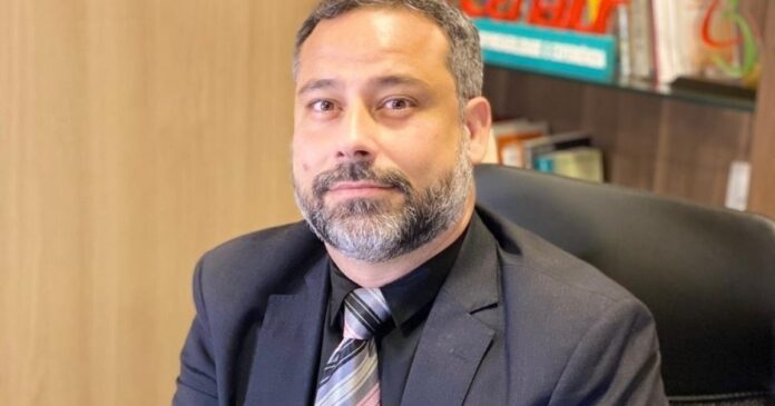 “a-liberdade-e-a-regra”:-advogado-baiano-lanca-livro-sobre-direito-penal