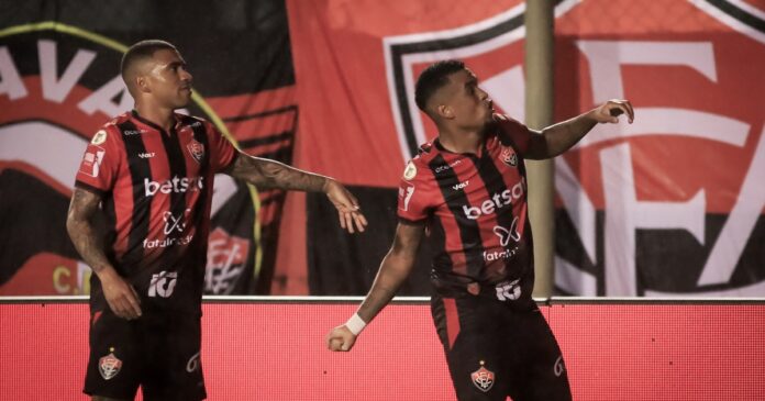 video:-alerrandro-marca-golaco-digno-de-puskas-no-barradao
