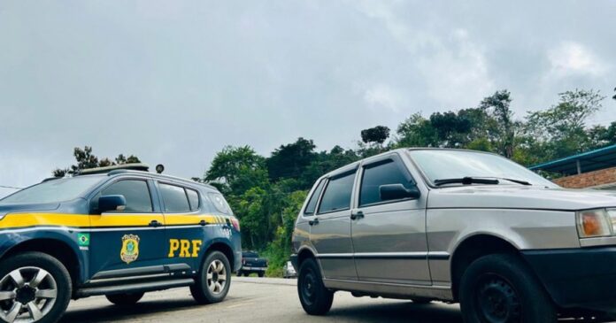 motorista-e-flagrado-com-carro-roubado-em-trecho-da-br-101-na-bahia