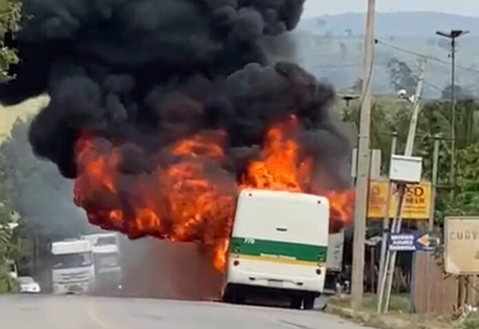 terrorismo-em-itamaraju:-onibus-incendiado-e-tiros-disparados-por-criminosos