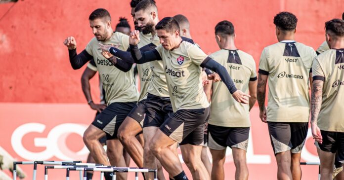 vitoria-intensifica-penultimo-dia-de-preparacao-para-o-sao-paulo-com-treino-tatico-no-barradao