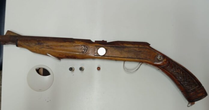 homem-preso-em-flagrante-com-arma-de-fogo-ilegal-em-ilheus
