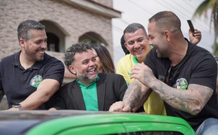 candidato-no-rio-se-diz-anticorrupcao,-mas-e-aliado-de-reu-por-desvio