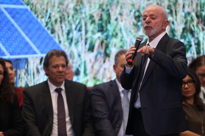 lula-diz-que-petrobras-nao-tem-direito-de-queimar-gas,-e-precisa-‘colocar-a-disposicao-do-povo’