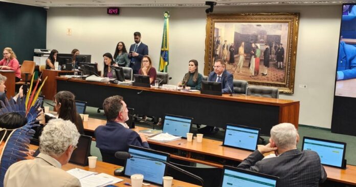 projetos-que-reduzem-poderes-de-ministros-do-stf-tem-votacao-adiada-na-camara-dos-deputados