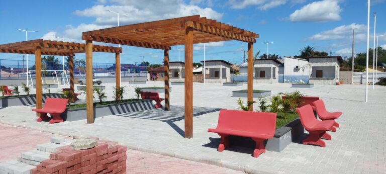 Mais uma praça está sendo concluída para ser entregue aos moradores de São José de Alcobaça