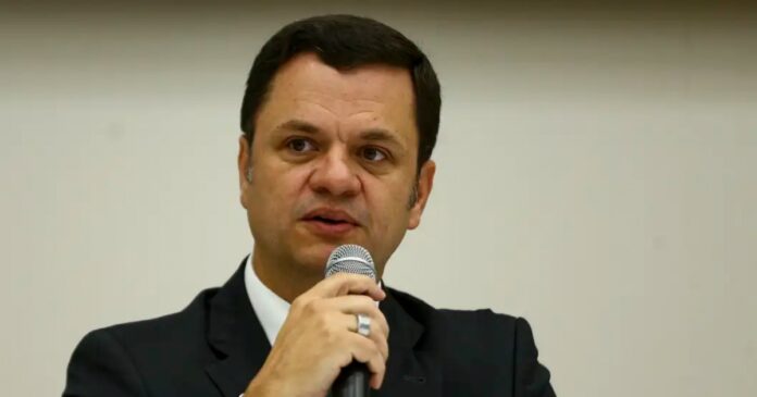 pf-indicia-anderson-torres-em-processo-por-apreensao-de-aves