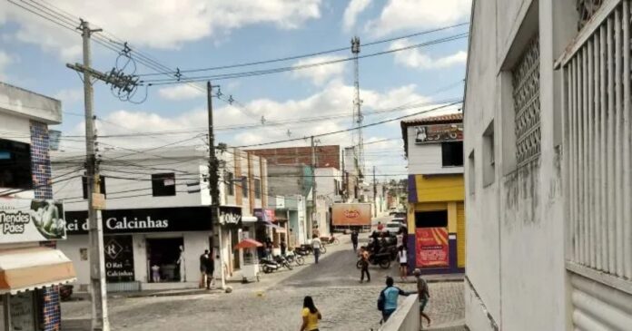 caminhao-desgovernado-invade-casa-em-conceicao-do-coite
