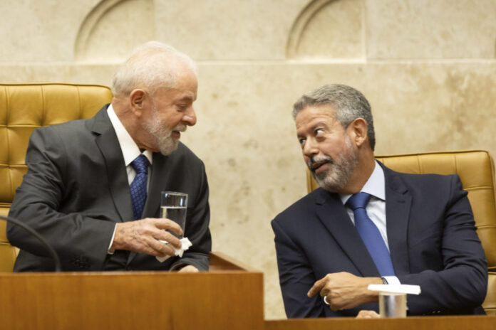 camara:-hugo-motta-ganha-forca-para-suceder-a-lira-com-apoio-de-lula