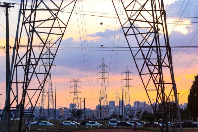 aneel-corrige-dados-e-reduz-bandeira-vermelha-na-conta-de-energia