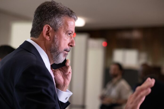 incomodados-com-lira,-senadores-ameacam-votar-tributaria-so-em-2025