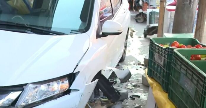 motorista-perde-controle-da-direcao-e-carro-invade-calcada-em-salvador
