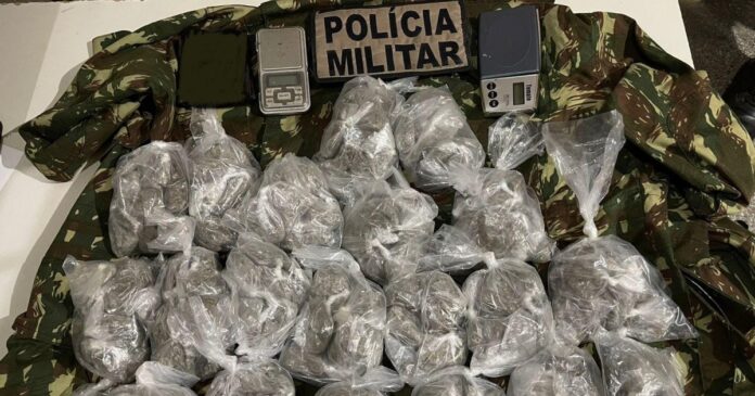 policia-militar-apreende-drogas-em-sussuarana