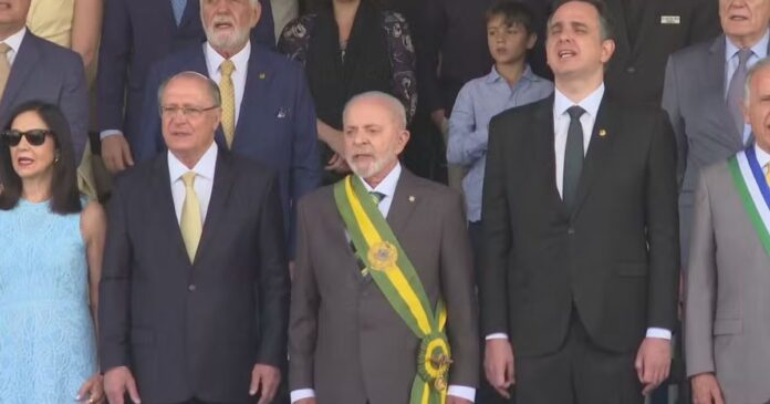 com-ausencia-de-ministros-e-de-janja,-lula-participa-do-desfile-de-7-de-setembro-em-brasilia