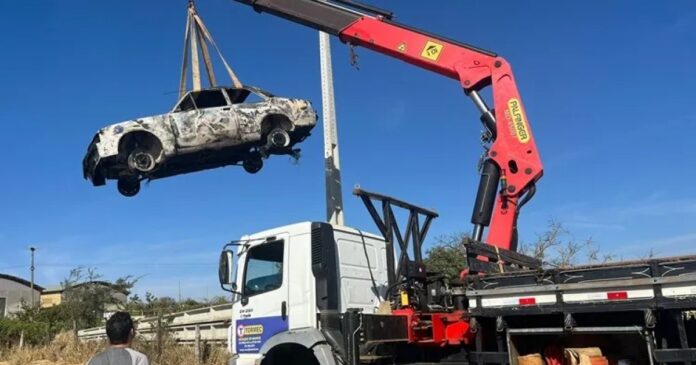 carro-pega-fogo-na-ba-156-em-caetite