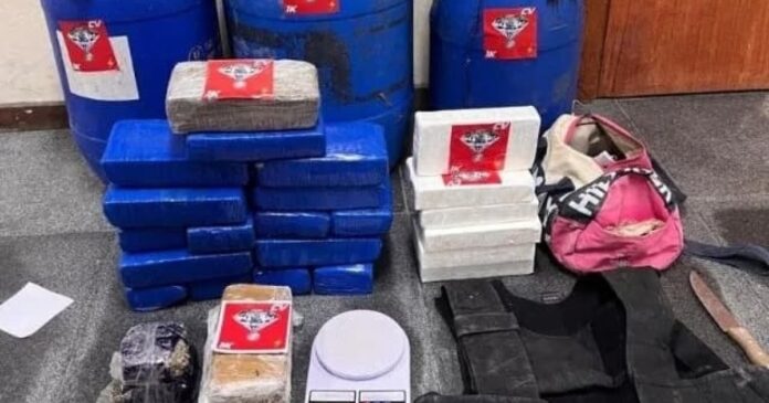 policia-apreende-arma-e-entorpecentes-em-feira-de-santana