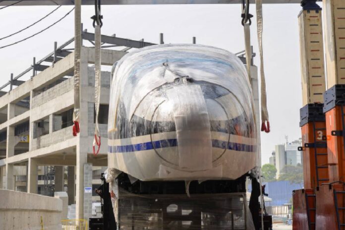 primeiro-trem-chines-da-linha-17-do-metro-chega-a-sao-paulo.-veja