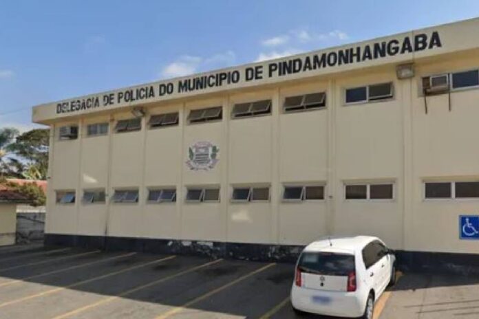 homem-invade-delegacia,-luta-com-policial-e-morre-no-interior-de-sp