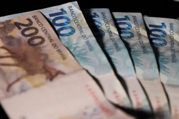 multimilionario,-ex-senador-doa-r$-600-mil-a-aliado.-saiba-quem