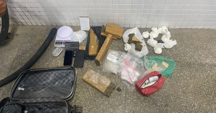 policia-prende-suspeito-de-trafico-de-drogas-no-rio-vermelho,-em-salvador