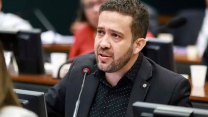 relembre-materia-da-coluna-que-fez-pf-indiciar-janones-por-rachadinha