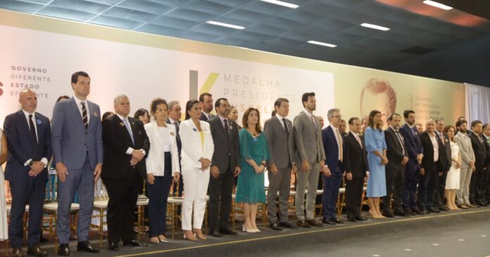 procurador-geral-de-justica-baiano-e-condecorado-com-a-grande-medalha-jk-em-minas-gerais