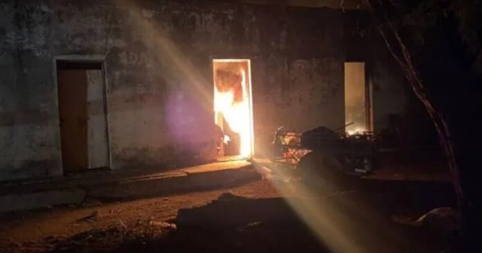 incendio-destroi-parte-de-imovel-em-malhada-de-pedras