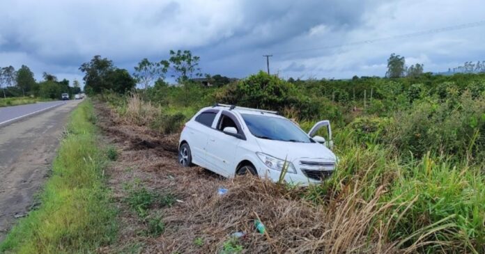 homem-morre-e-outro-e-preso-apos-roubo-de-carro-no-extremo-sul-da-bahia