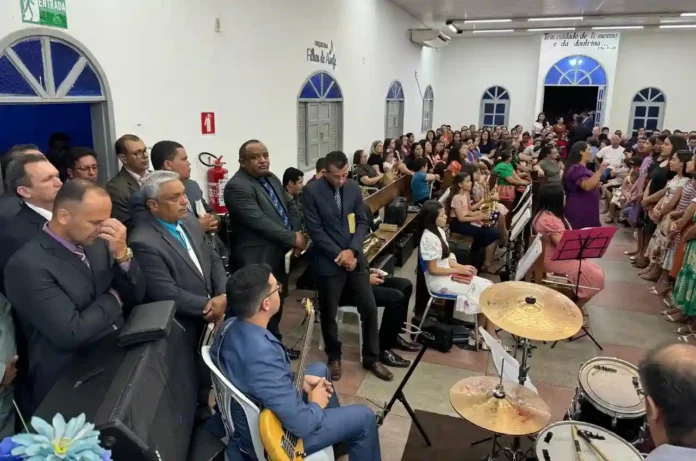 presidente-da-ieadpe-transfere-pastor,-e-populacao-se-revolta:-‘precisamos-do-pastor-eraldo-aqui’