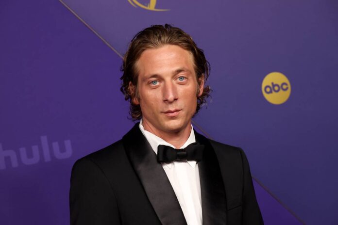 jeremy-allen-white-surge-como-bruce-springsteen-em-foto-de-filme