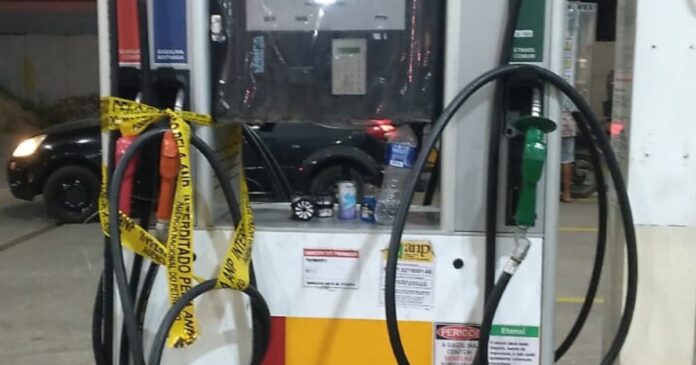 operacao-flagra-gasolina-adulterada-em-posto-de-feira-e-interdita-local-de-venda-em-riachao
