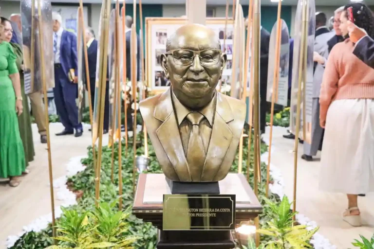 o-busto-do-pastor-jose-wellington-que-“dividiu”-a-assembleia-de-deus