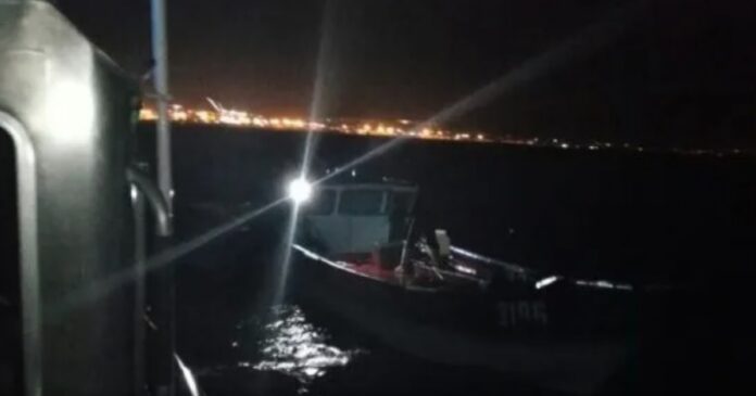 escuna-fica-a-deriva-na-ilha-de-itaparica-apos-falha-em-motor-e-26-pessoas-sao-resgatadas