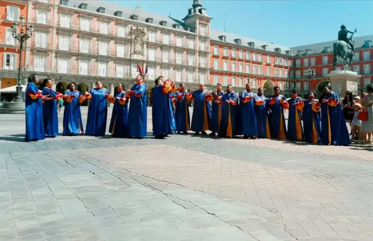 coral-kadmiel-lanca-clipe-gravado-na-espanha