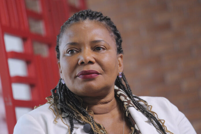 na-tv,-ministra-da-cultura-critica-bolsonaro-e-anuncia-investimentos