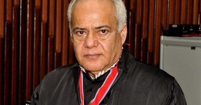 assembleia-aprova-comenda-dois-de-julho-para-desembargador-raimundo-sergio-cafezeiro