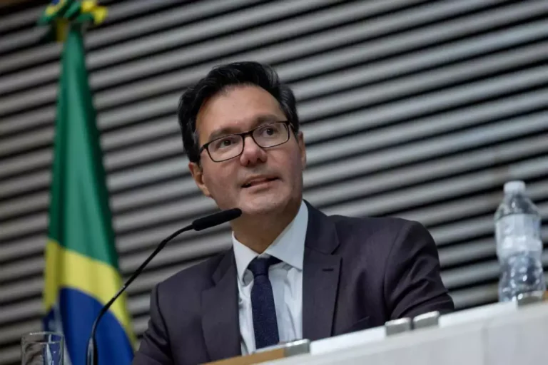 evangelico,-deputado-alex-madureira-sera-relator-do-orcamento-de-2025-em-sp
