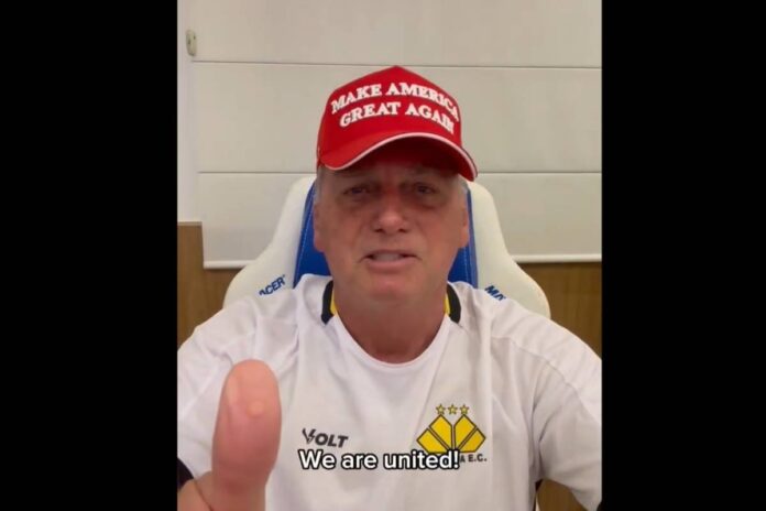 bolsonaro,-o-lambe-botas,-se-humilha-para-chamar-a-atencao-de-trump
