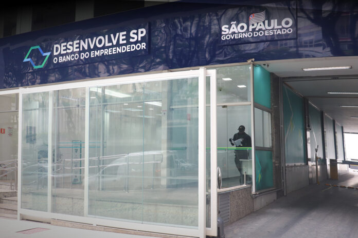 fraude-em-emprestimos:-prints-de-zap-indicam-uso-de-empresa-fantasma