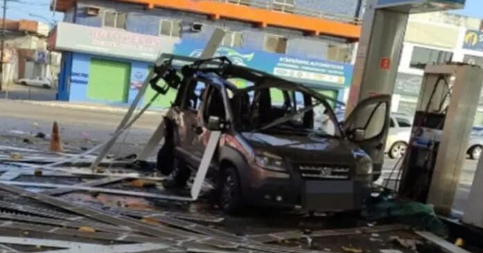 carro-explode-em-posto-de-gasolina-de-camacari-neste-sabado