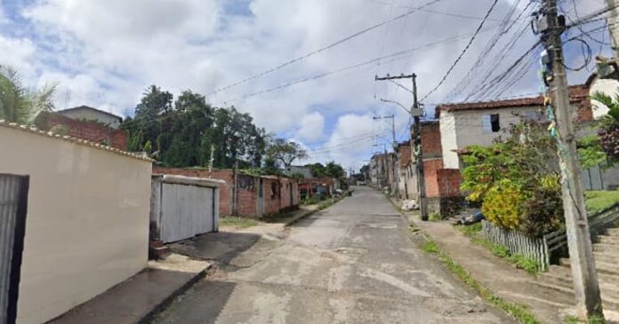 feto-e-encontrado-dentro-de-lixo-no-bairro-de-aguas-claras,-em-salvador