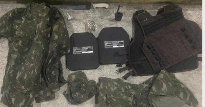 pm-detem-homem-com-municoes,-droga-e-material-militar-no-bairro-de-pero-vaz
