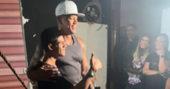 video:-policia-civil-promove-encontro-de-jovem-autista-que-se-perdeu-em-salvador-com-leo-santana