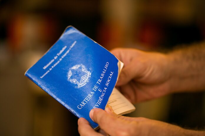 fim-da-escala-6×1-repercute-nas-redes-sociais-e-deputados-sao-cobrados