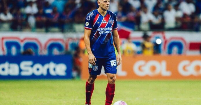 lateral-do-bahia,-santi-arias,-e-punido-com-4-jogos-de-suspensao-por-agressao