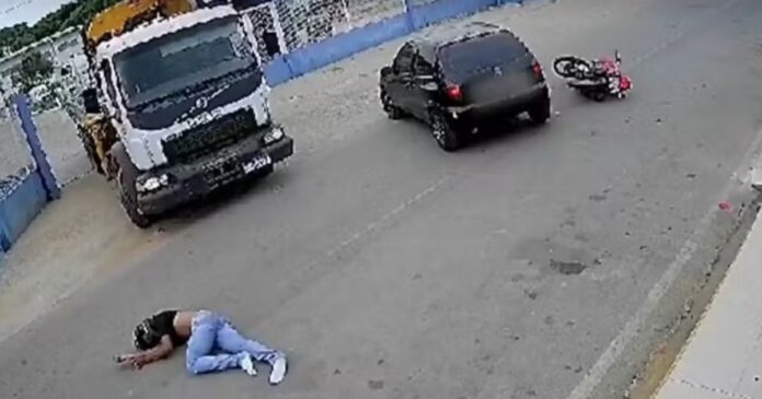 motociclista-e-arremessado-apos-colisao-com-carro-no-norte-baiano