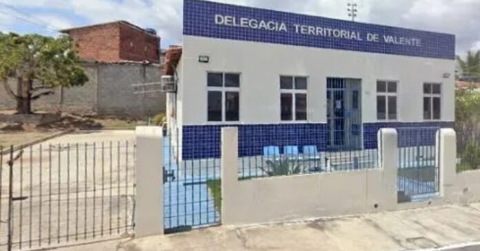 preso-fere-dois-detentos-com-pedaco-de-vaso-sanitario-no-interior-baiano preso-fere-dois-detentos-com-pedaco-de-vaso-sanitario-no-interior-baiano