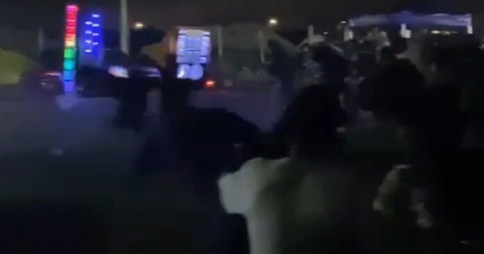 video:-uma-pessoa-morre-e-tres-ficaram-feridas-durante-ataque-a-tiros-em-porto-seguro
