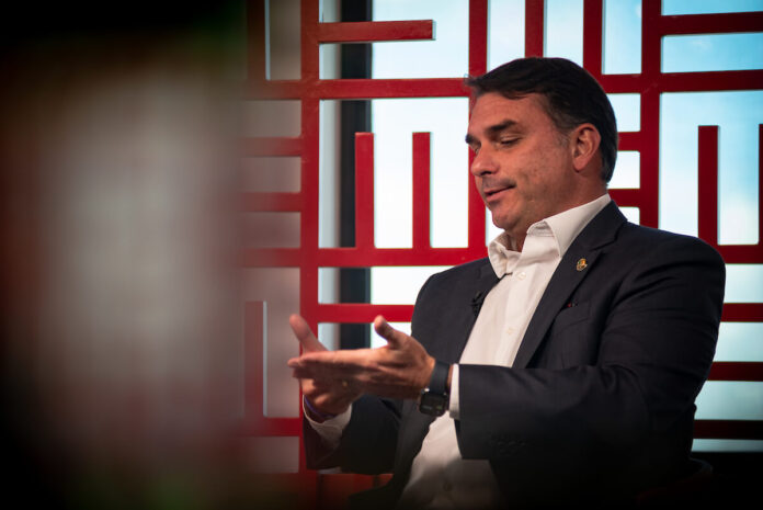 por-que-flavio-bolsonaro-nao-quer-disputar-cargo-na-direcao-do-senado