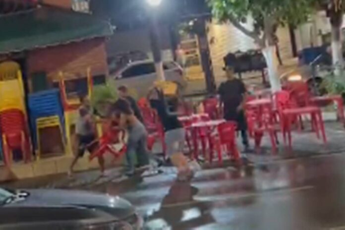 video:-morador-grava-briga-em-bar-no-df-com-socos,-gritos-e-cadeiradas